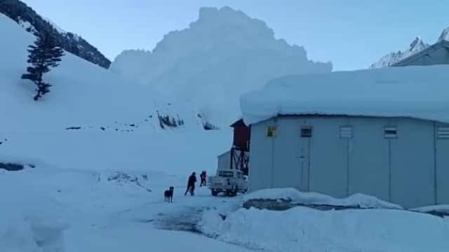 Avalanche hits Sonamarg in Jammu and Kashmir, second time in two days 