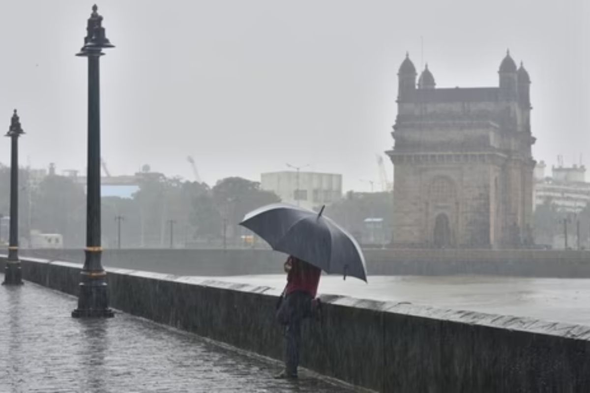 Mumbai Experiences Heavy Rainfall; Neighbouring Areas Affected
