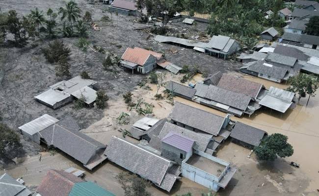 7.6 magnitude earthquake hits Indonesia's Flores sea, tsunami warning issued