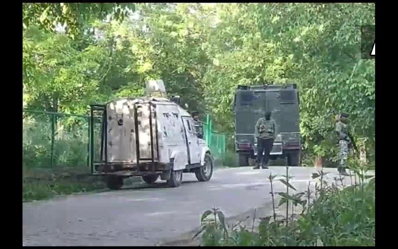 Jammu & Kashmir: Terrorist Killed in an Encounter between Security Forces and Terrorists in the Cheyan Devsar area of Kulgam