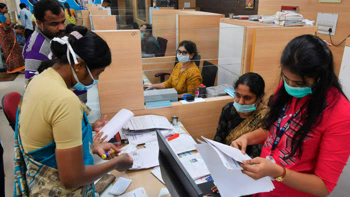 Banks reduce working hours because of covid – 19 rising