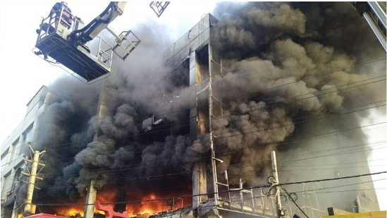 Massive fire at Delhi building, 20 Bodies Recovered, Far More feared Trapped