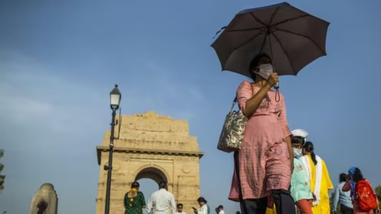 Delhi Records Season’s Highest Temperature at 36°C Despite Holi Rain