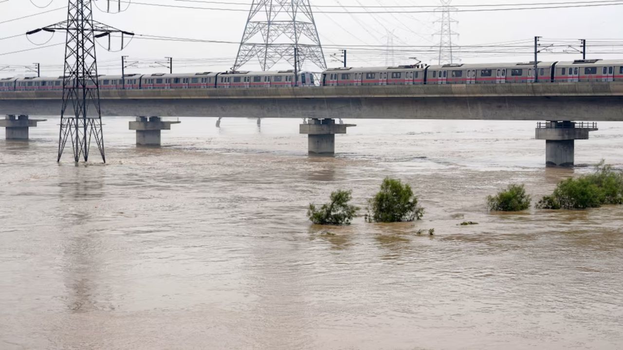 Delhi Flood Alert: Yamuna Water Level Rises, IMD Warns of Heavy Rain from Haryana to Kerala