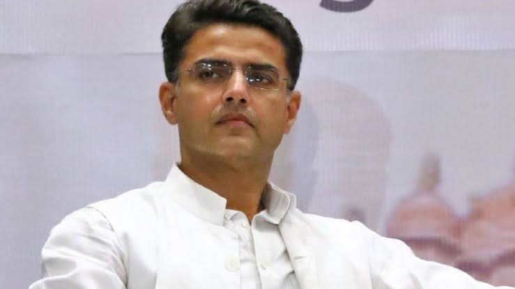 Rajasthan Political Crisis: Supporters of Sachin Pilot shout slogans in front of Ashok Gehlot, demand to be made Chief Minister