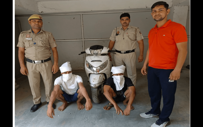 North East Team of Gokulpuri Police arrests Snatchers and recovers Stolen Phone and Scooty