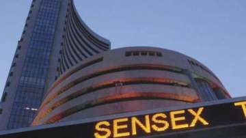 Market panicked by new variant of Corona: Sensex fell 1488 points during trading so far, Nifty also fell by more than 448 points