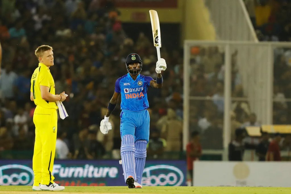 INDvAUS: Team India loses even after scoring 208 runs, Australia wins the first match by 4 wickets