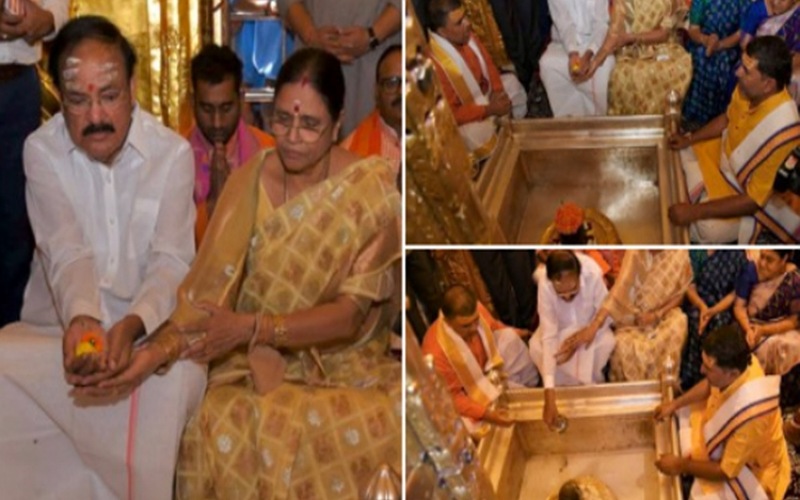 Vice President Venkaiah Naidu did darshan at Kaal Bhairav and Baba Vishwanath Temple