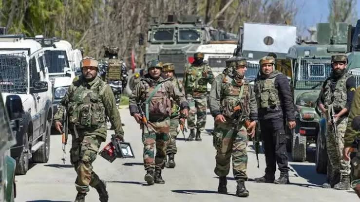 Suspected IED recovered in Jammu and Kashmir's Sopore, bomb disposal squad reached the spot