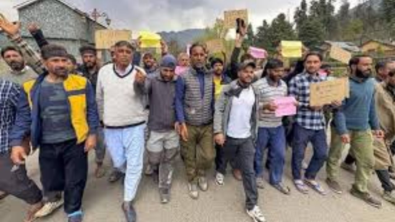 Kashmir Shuts Down After Years, This Time in Protest Against Pahalgam Terror Attack