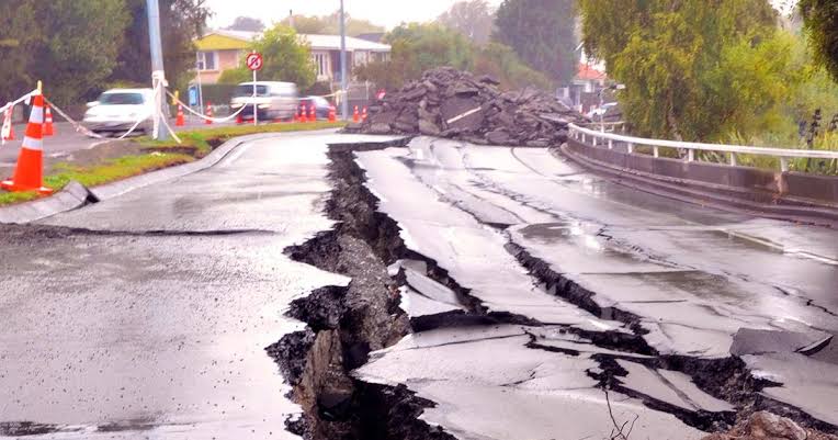 Earthquake tremors in the US, 6.2 on the Richter scale was recorded