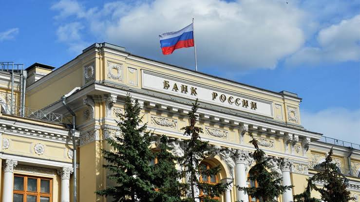 US and UK ban transactions with Russia's central bank
