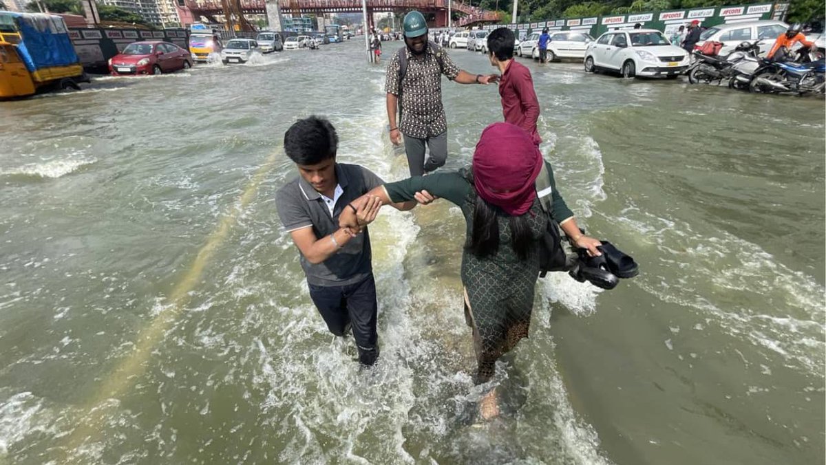 Rain Wreaks Havoc in South: Heavy Rain alert in Kerala, Karnataka, Andhra, People resorted to Travelling on Tractors  