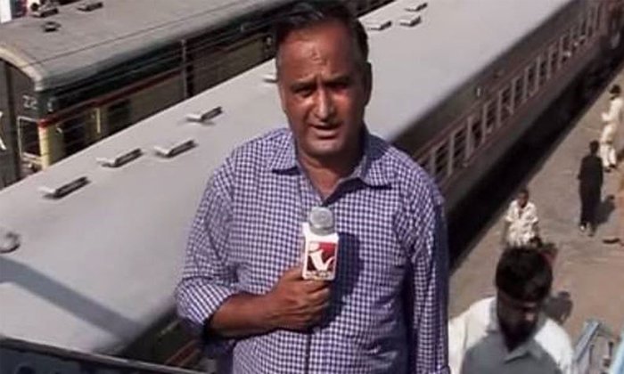 Viral Video - Chand Nawab reporting on Karachi's dusty winter winds