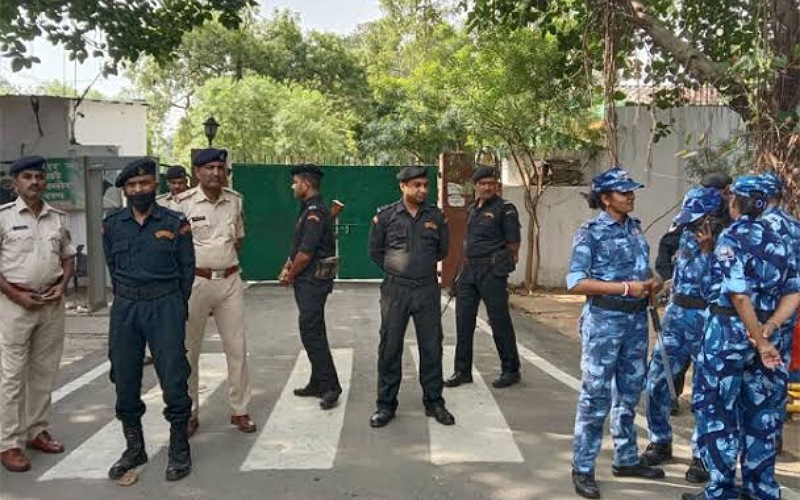 CBI raids 17 locations of Lalu Yadav and Rabri Devi