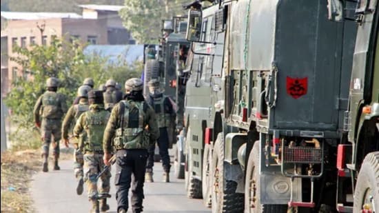 Jammu and Kashmir: terrorist killed, cops claim Lashkar commander-in-chief trapped in Pulwama
