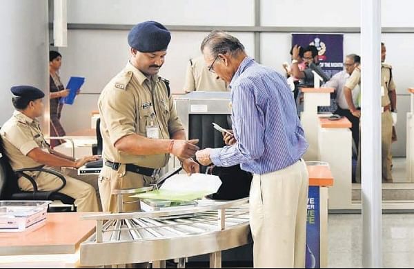 Soon Security check On Airports Will be done without keeping the phone and charger in trays