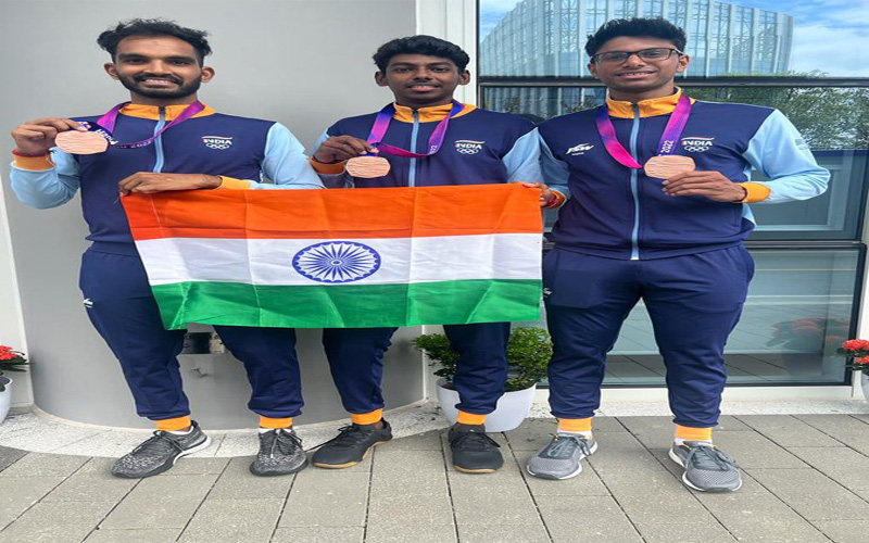 PM celebrates Bronze medal in Men's Speed Skating 3000m Relay at Asian Games 2022