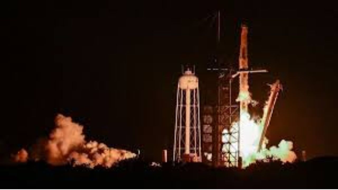 SpaceX’s Falcon 9 Rocket Returns to Earth Just 8 Minutes After Launching Axiom‑4 | Watch