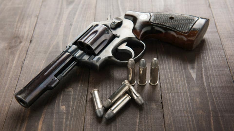 In Bihar, the SHO-Daroga fired the pistol on the judge