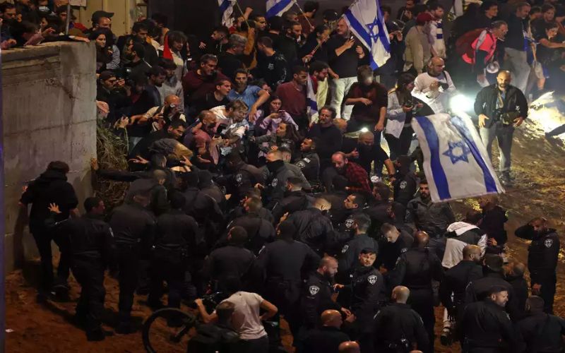 Protests Erupt in Israel, Demanding Netanyahu Resignation: Here's What's Happening