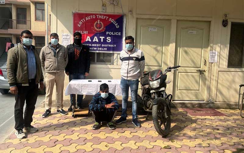Anti Theft squad of South West Delhi Police arrested notorious auto lifter cum snatcher