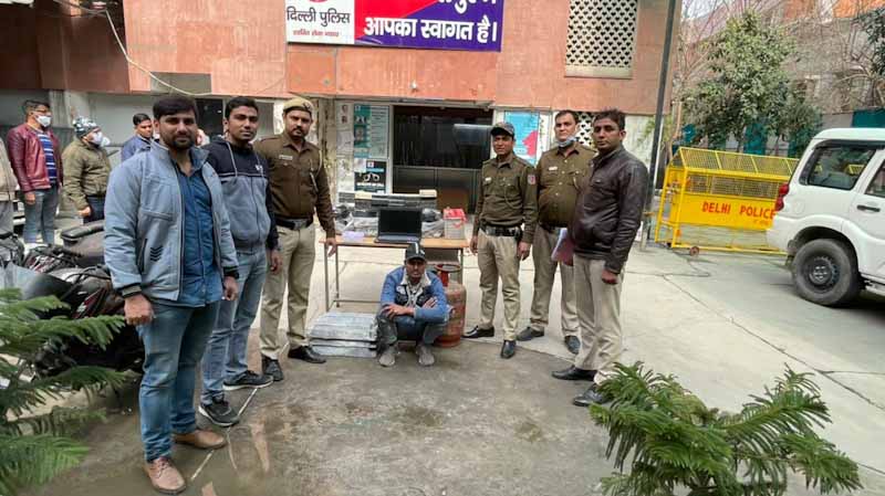 North East Delhi Police arrested notorious burglar, female drug peddler