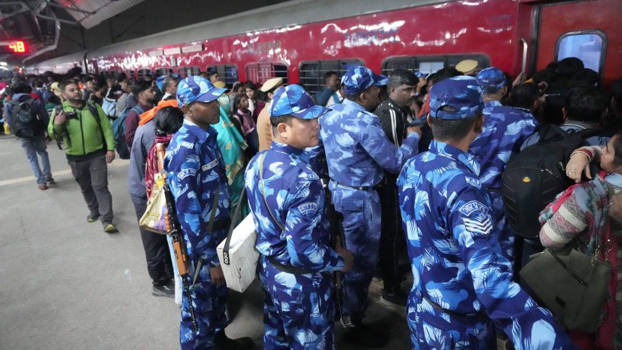 New Delhi Railway Station Stampede: Railways Highlights Lack of Access Control