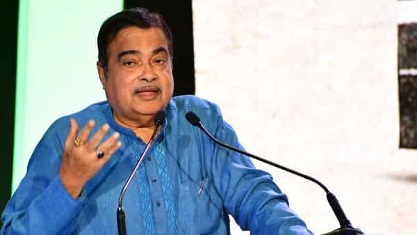 Transport Minister Gadkari admits, Ahmedabad-Mumbai highway Highly Dangerous, High Risk of accidents due to heavy traffic