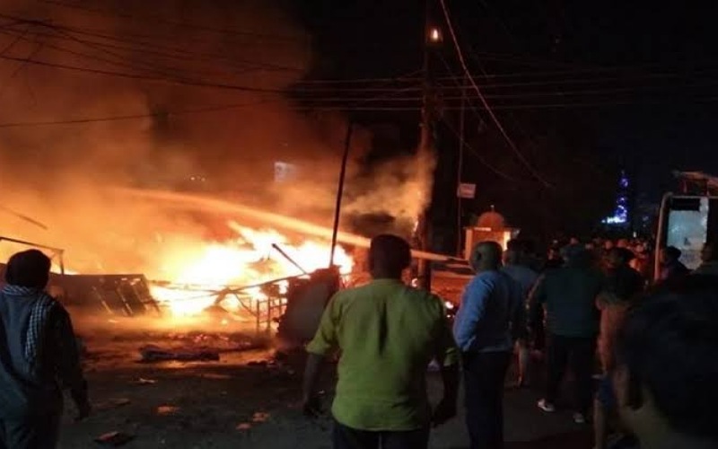 Fire in two factories in Delhi, several fire tenders on the spot