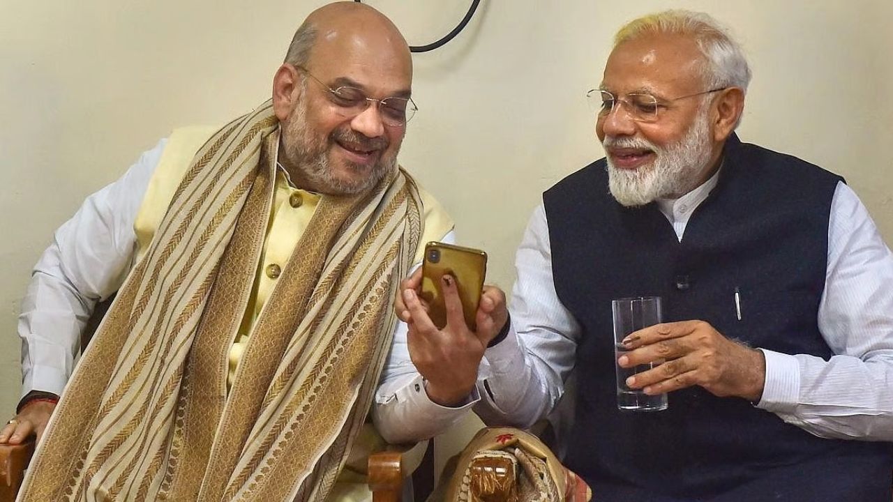 PM Modi Praises Amit Shah as Longest-Serving Home Minister: “Aage Jaana Hai”