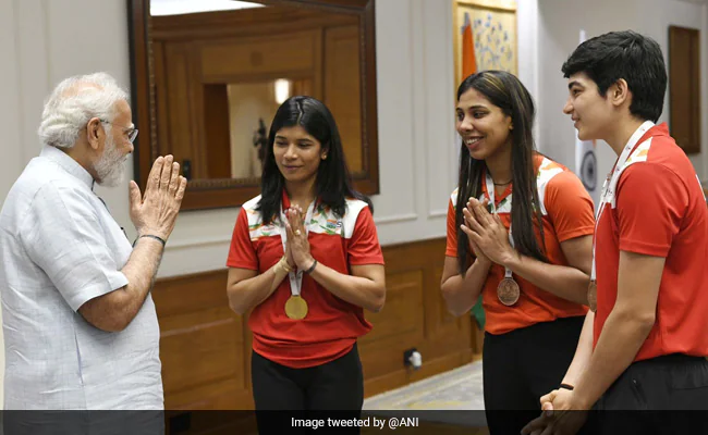 Sports News - PM Modi Meets Female Golden Girl and Other Winners of Womens World Boxing Championship
