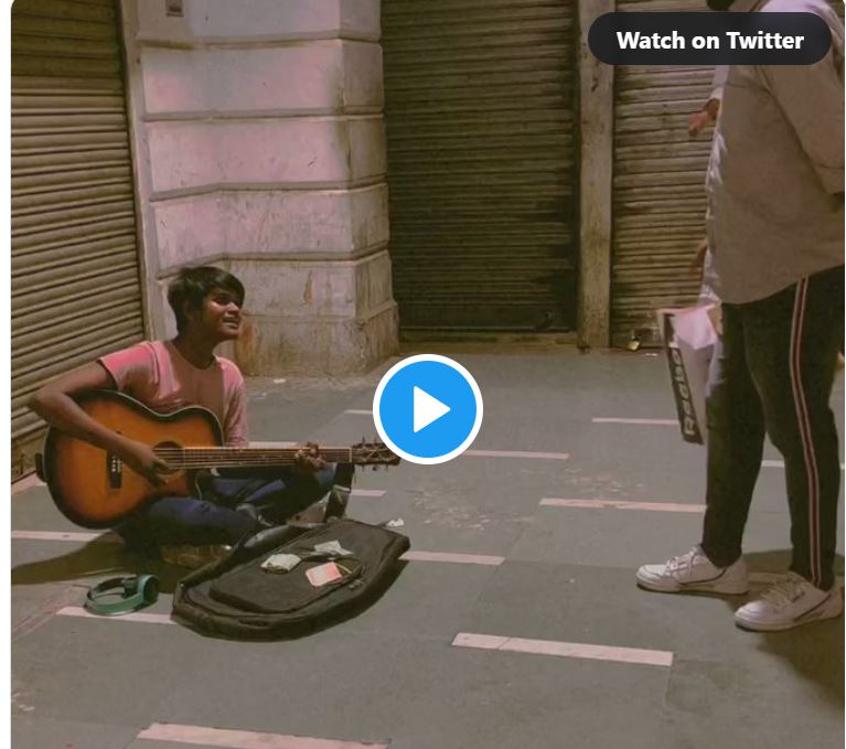Man Singing Mann Bharrya with Busker at Delhi CP Video Goes Viral on Social - 2MN View Watch Here