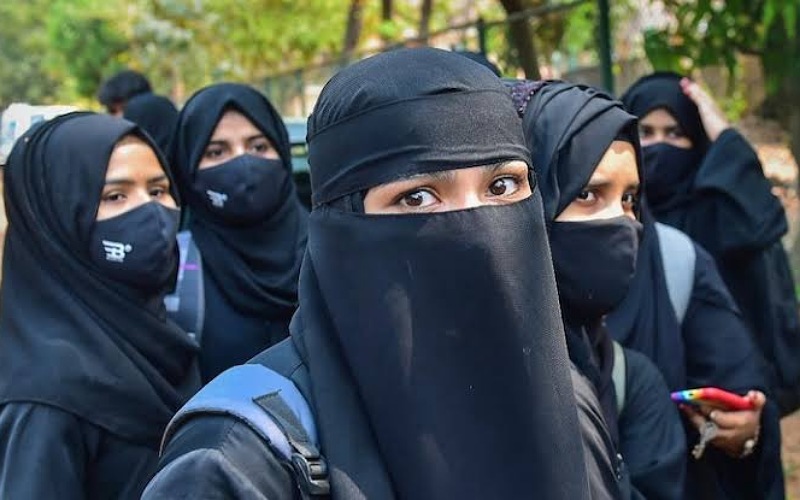 Hijab Controversy : Six girl students did not remove hijab in Karnataka, returned home without giving exam