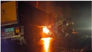Fire broke out after a heavy collision between a diesel tanker and a truck, 9 people were burnt to death