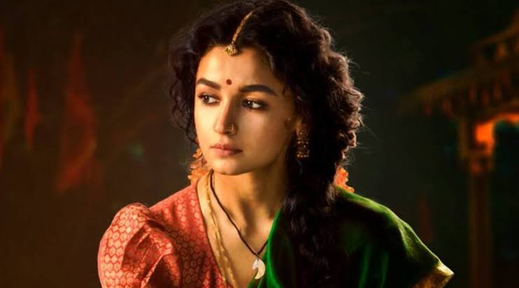 Bollywood News : Alia's clarification on deleting the post of 'RRR'