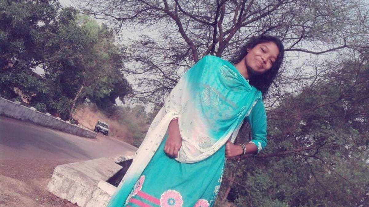 Man Named Shahbaz kills A 21-year-old Neelkusum by stabbing a screwdriver multiple times on her chest