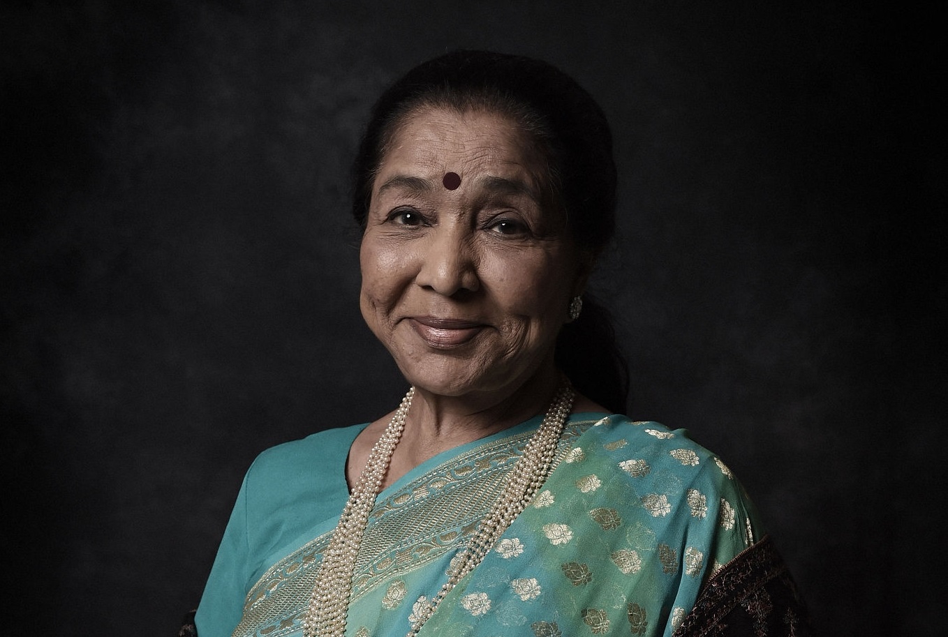 Asha Bhosle Honoured With Maharashtra Bhushan Award