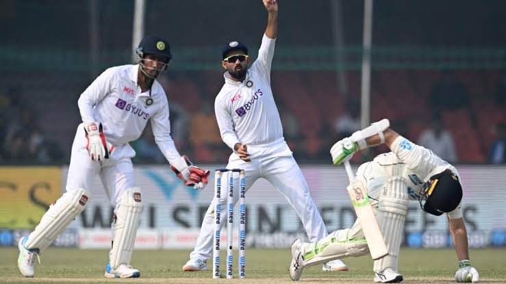 IND vs NZ Kanpur Test LIVE: India's poor start in the second innings, Gill was bowled by Jamieson; 1st innings New Zealand pile on 296