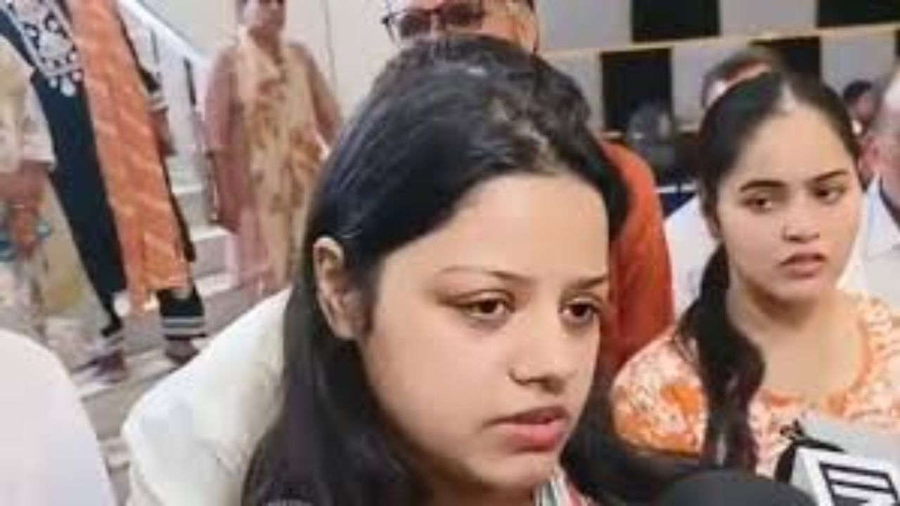 ‘Don’t Target Muslims or Kashmiris’: Navy Officer Vinay Narwal’s Widow Appeals After Pahalgam Attack