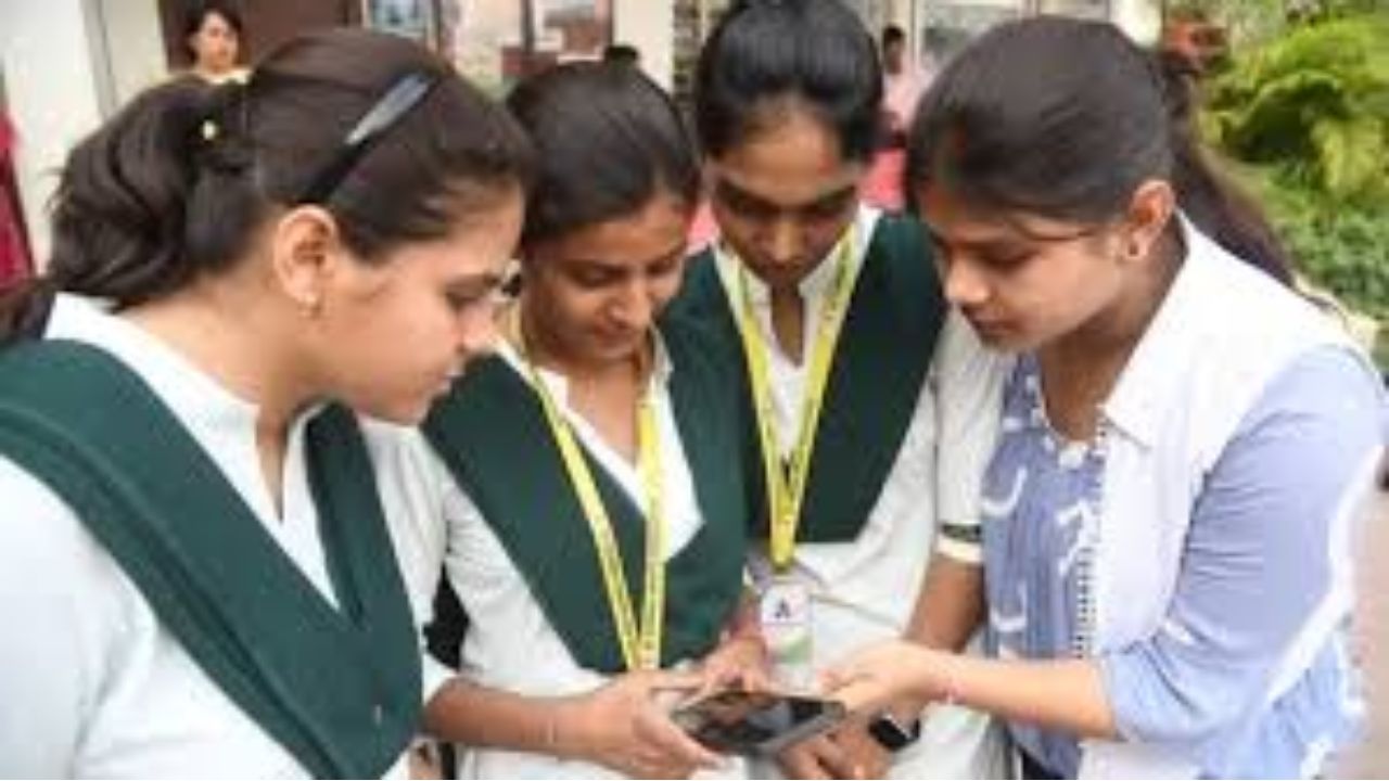 CBSE Class 10 Science Exam 2025: Student & Educator Reactions – Tricky for Some, Moderate for Others