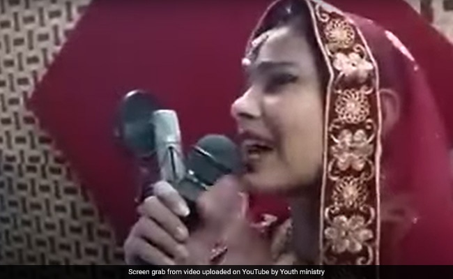 Video: On Marriage Day Bride Sings Emotional Song for Ex-Boyfriend And Cries, Groom Shocked