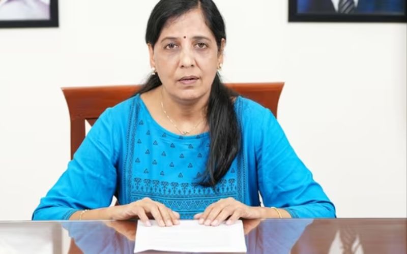 Sunita Kejriwal Reads Husband Arvind Kejriwal Letter from Tihar, Behind Bars