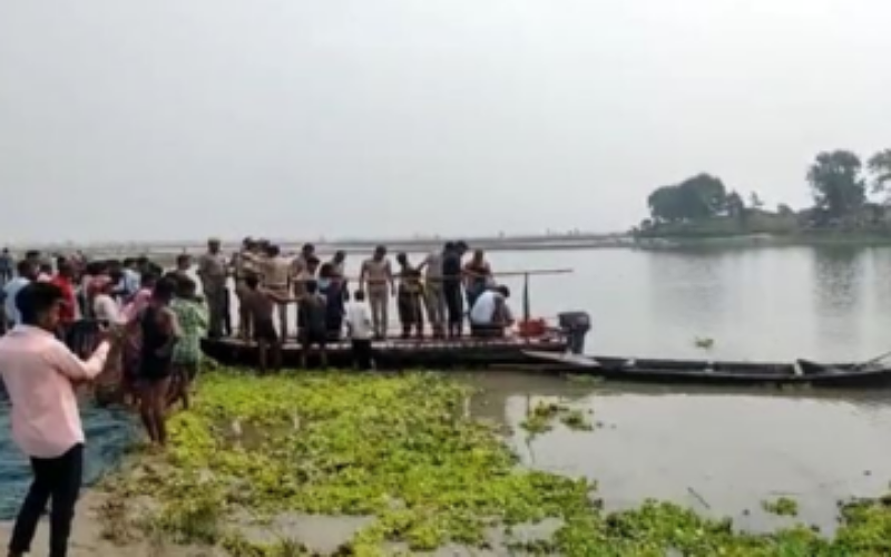 Ten people drowned after boat capsized in Uttar Pradesh's Kushinagar, bodies of three girls found so far