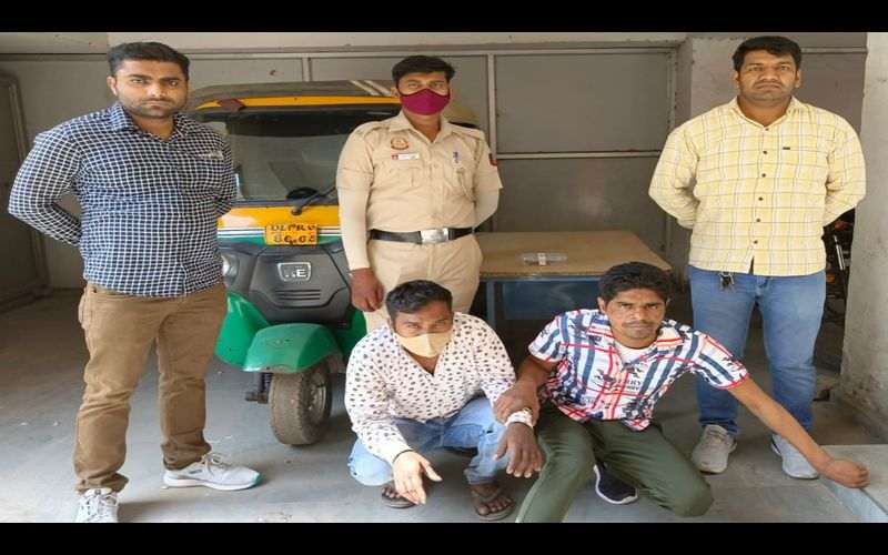 North East Team of GokulPuri, Dayalpur, and Welcome Police arrests Snatchers with Multiple Criminal Involvements, recovers Stolen Auto Rickshaw and Country Made Pistol among others
