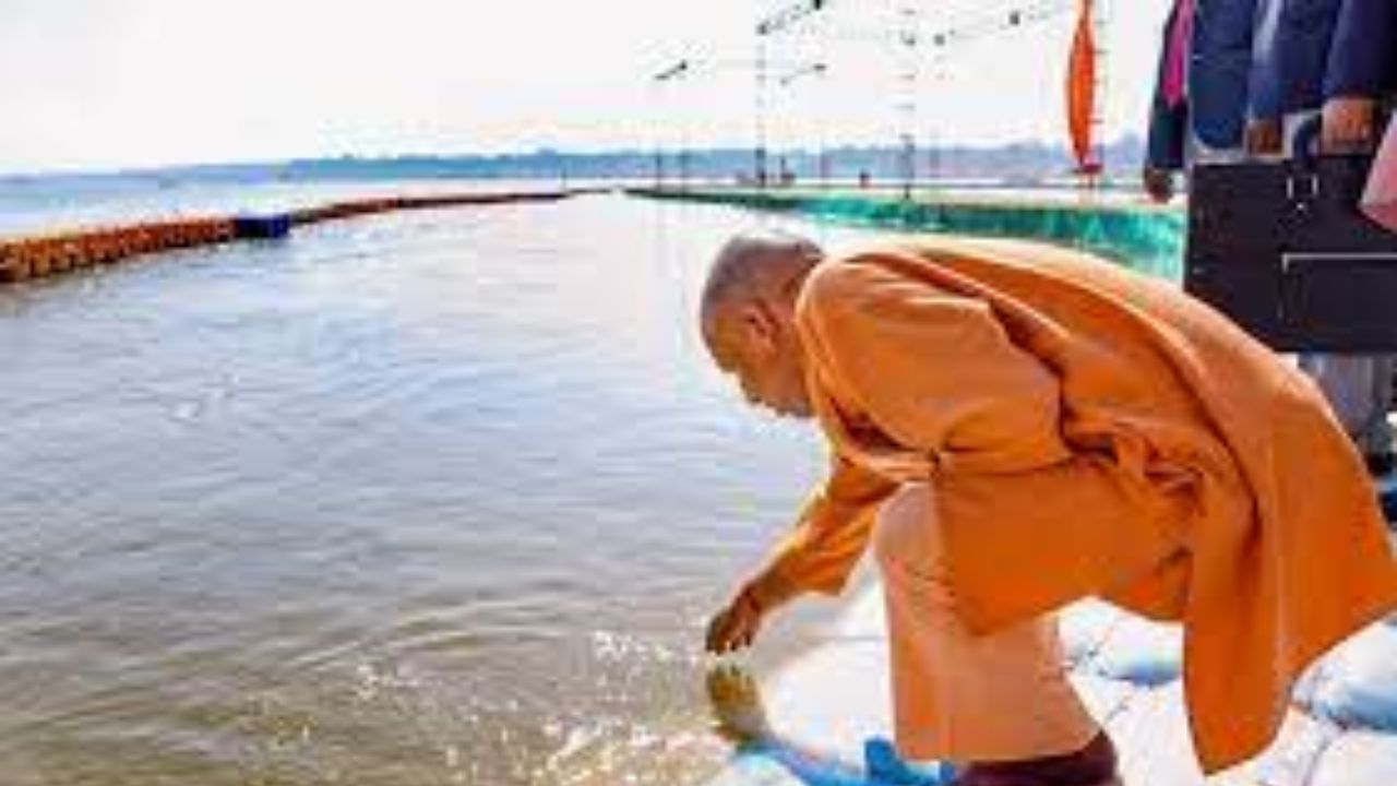 UP CM Yogi Declares Sangam Water Fit for Drinking, Calls Faecal Bacteria Report ‘Propaganda’ Against Maha Kumbh