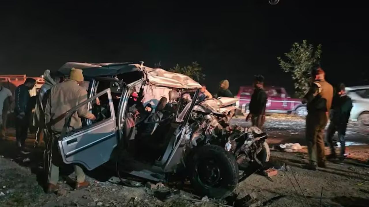 10 Killed as Car Carrying Maha Kumbh Devotees Collides with Bus on Prayagraj-Mirzapur Highway