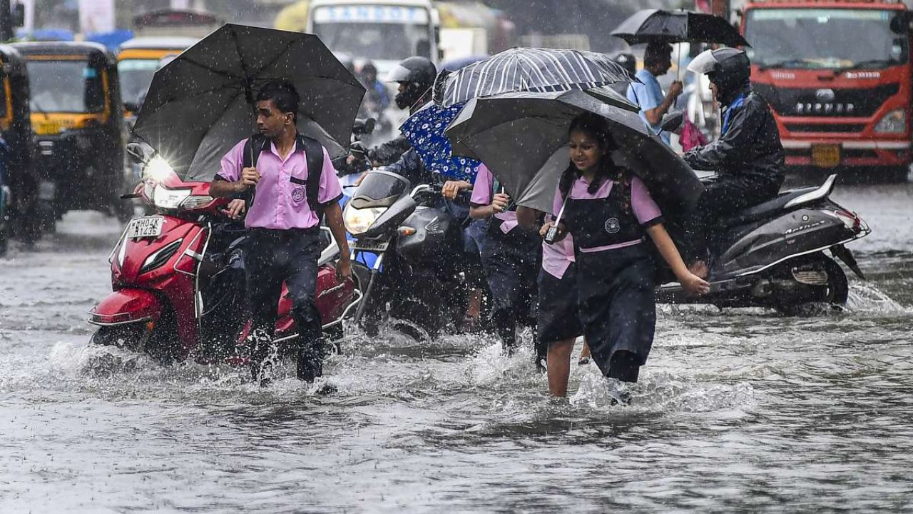 Mumbai on Red Alert as IMD Predicts Heavy Rain; Airlines Issue Travel Advisory