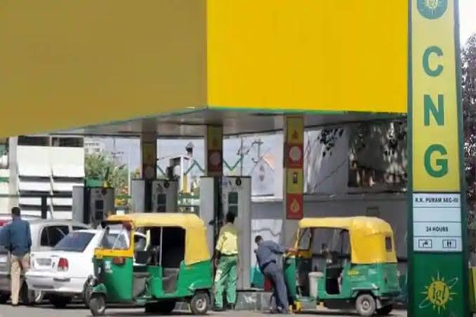 Increase in the prices of CNG : Taxi and auto drivers went on strike due to increase fares amid rising oil prices